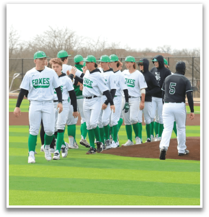 Baseball players in uniforms walking across a field. Contenido generado con IA