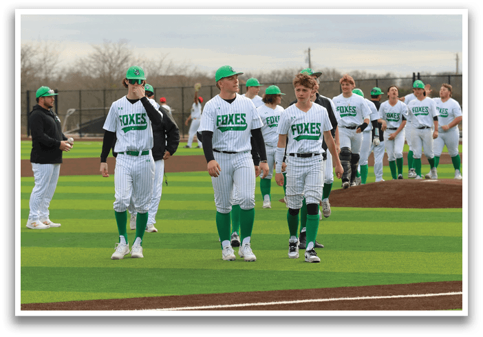 A group of young men wearing green and white uniforms are walking across a baseball field. Contenido generado con IA