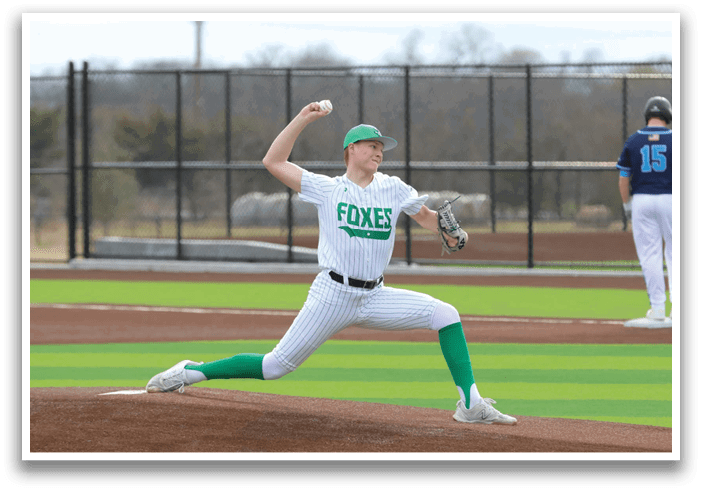 A baseball player in a green and white uniform is pitching a ball on a field. Contenido generado con IA