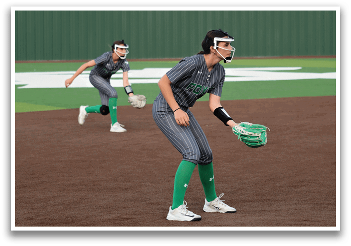 Two female softball players are on the field. One player is wearing a green and white uniform and is holding a catcher's mitt. The other player is running towards the base. Contenido generado con IA