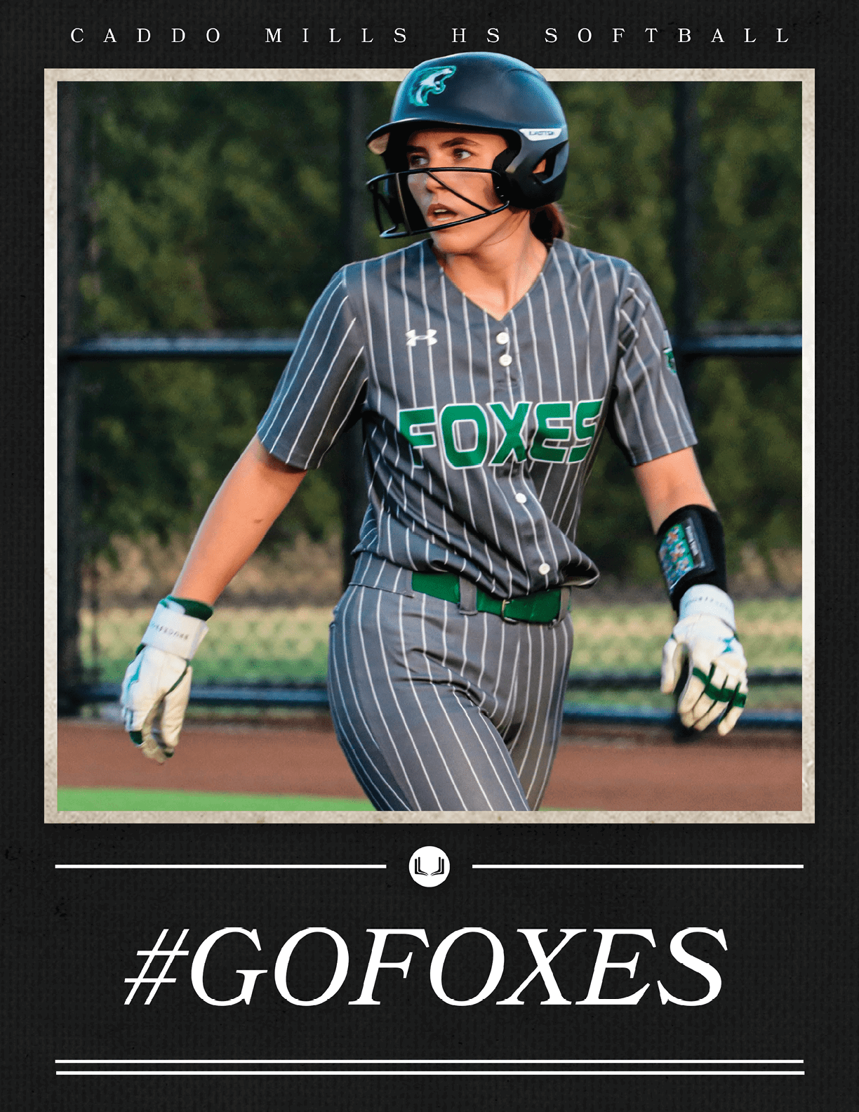 A female baseball player wearing a grey and black uniform with the word Foxes on the front. Contenido generado con IA
