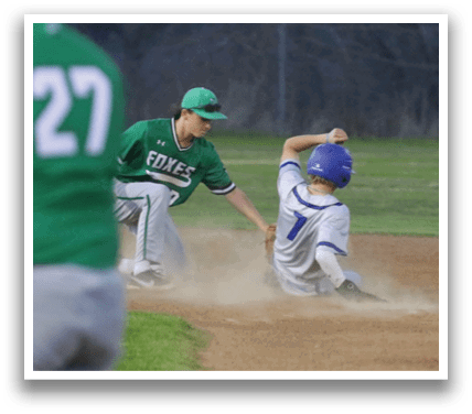Two baseball players are on the field, one sliding into a base while the other tries to catch the ball. Contenido generado con IA
