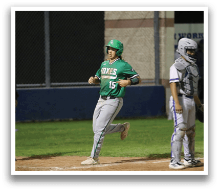 A baseball player wearing a green jersey is running towards home plate. Contenido generado con IA