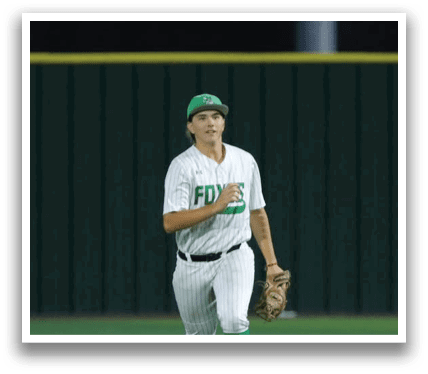 A group of girls playing softball on a field. Contenido generado con IA