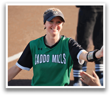 A woman wearing a green and black jersey with the words “Caddo Mills" on the front is smiling and extending her hand to shake hands with someone. Contenido generado con IA