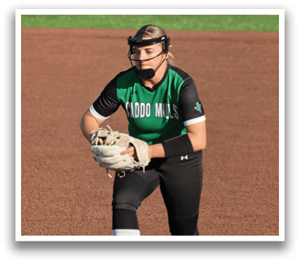A female baseball player in a green and black uniform is holding a catcher's mitt. Contenido generado con IA