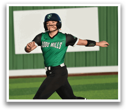 A female baseball player wearing a green jersey and a helmet is running on the field. Contenido generado con IA
