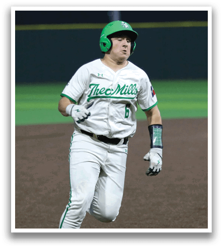 A baseball player wearing a green helmet and white uniform is running on the field. Contenido generado con IA