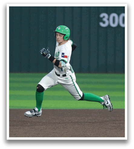A baseball player in a white uniform is running on the field. Contenido generado con IA