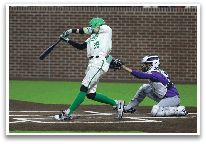 A baseball player is swinging a bat at a ball, while a catcher is positioned behind him. Contenido generado con IA