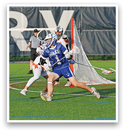 A man is trying to score a goal in a lacrosse game. Description generated by AI