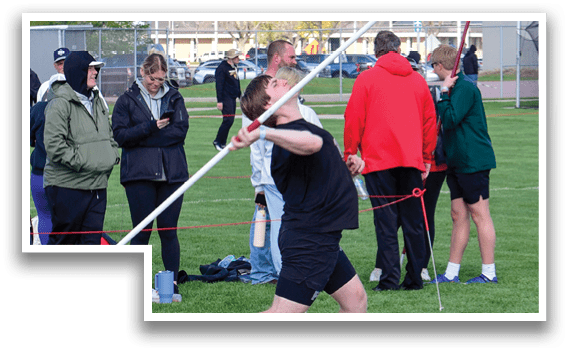 A man is throwing a javelin in a field. Description generated by AI
