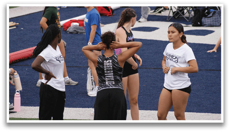 A group of women are running on a track, with some of them wearing shorts. Contenido generado con IA