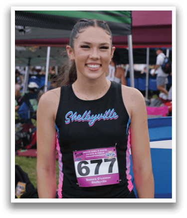 A woman is jumping in the air on a track, wearing a black and white outfit. Contenido generado con IA