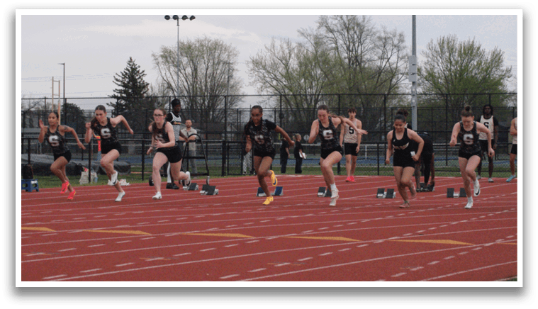 A group of people are running on a track, with some of them wearing uniforms. Contenido generado con IA
