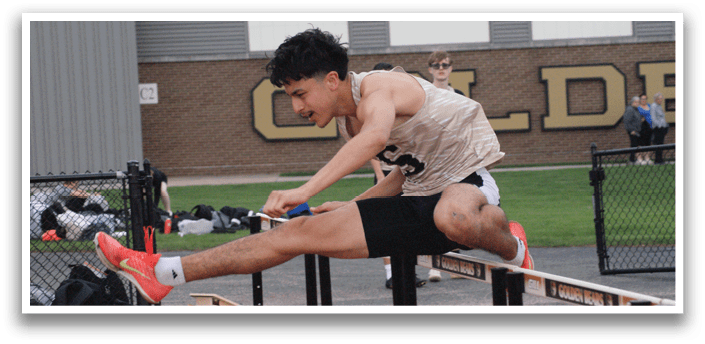 A man is jumping over a hurdle on a track. Contenido generado con IA