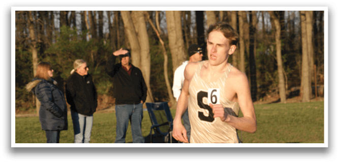 A man wearing a number 5 shirt is running on a track. Contenido generado con IA