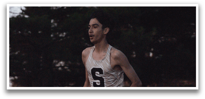 A man wearing a white shirt with the number 5 on it is running. Contenido generado con IA