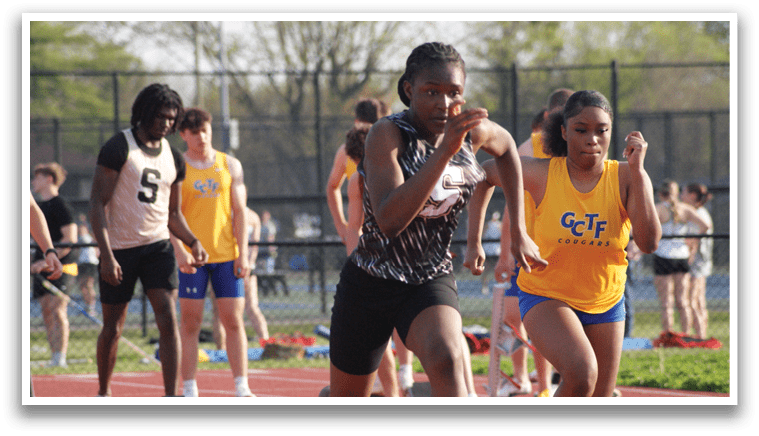 A group of people are running on a track, with one person leading the pack. Contenido generado con IA