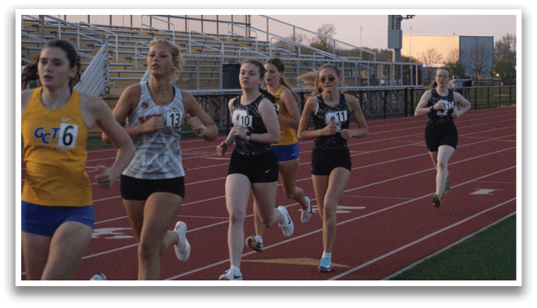 A group of girls running on a track, wearing shorts and tank tops. Contenido generado con IA
