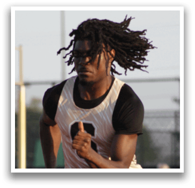 A man with dreadlocks is running on a track. Contenido generado con IA