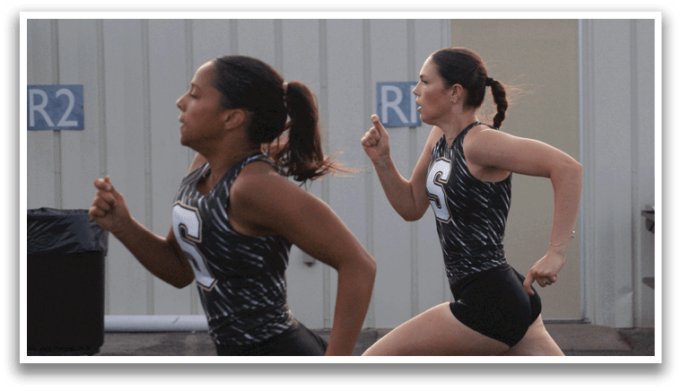 Two women running on a track, one in front of the other. Contenido generado con IA