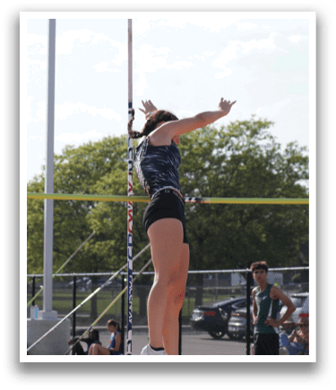 A woman is jumping in the air to hit a high jump bar. Contenido generado con IA