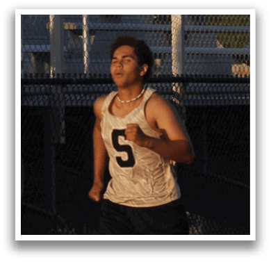 A man is running on a track, wearing a white shirt and black shorts. Contenido generado con IA