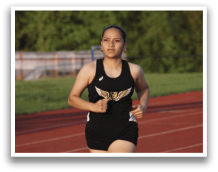 A woman is running on a track, wearing a black and white outfit. Contenido generado con IA