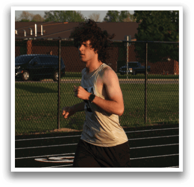A man wearing a tank top is running on a track. Contenido generado con IA