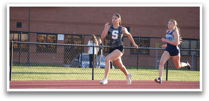 Two female runners are running on a track. Contenido generado con IA
