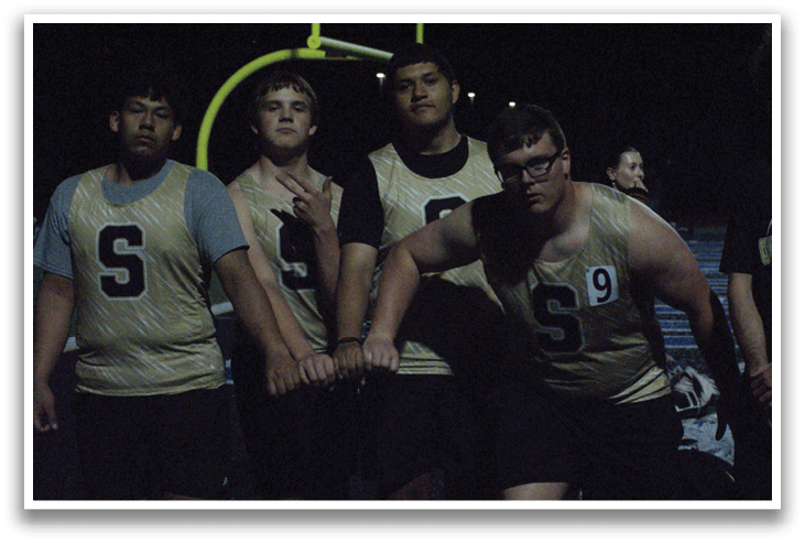 Four men wearing jerseys pose for a picture. Contenido generado con IA