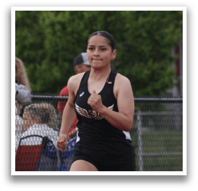 Two female athletes are running on a track, one wearing a black shirt and the other in a white shirt. They are both holding poles in their hands. Contenido generado con IA