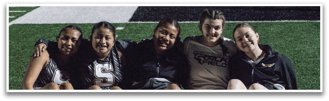 Five female athletes pose for a picture on a field. Contenido generado con IA