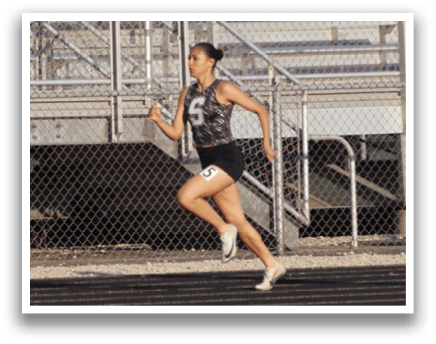 Three people running on a track in front of a crowd of people watching from the stands. Contenido generado con IA