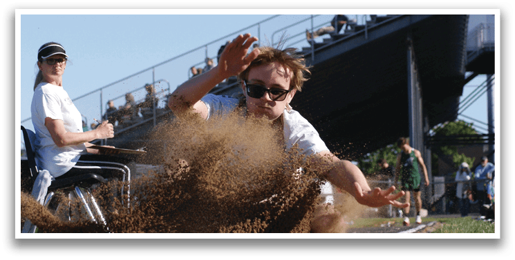 A man is sliding on the ground in the dirt, with his hands outstretched. Contenido generado con IA