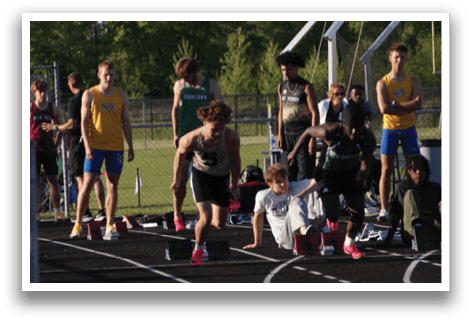 A group of people are lined up on a track, wearing uniforms and shoes. Contenido generado con IA
