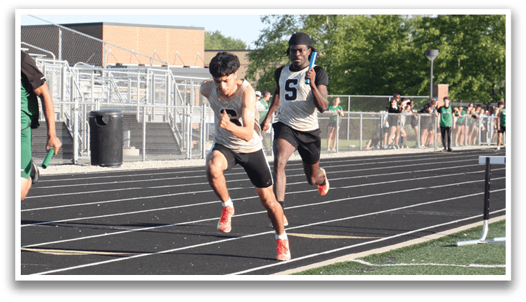 Three runners are racing on a track, with one in the lead. Contenido generado con IA