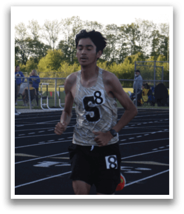 Two men are running on a track, one wearing a number 6 shirt. Contenido generado con IA