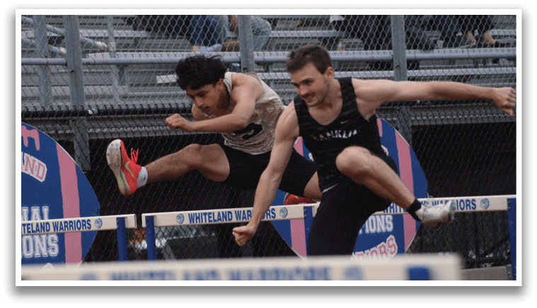 Two men are jumping over a barrier, one of them is wearing a black shirt. Contenido generado con IA
