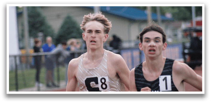 Two men running on a track, one wearing a number 5 shirt. Contenido generado con IA