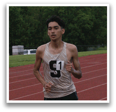 A man is running on a track, wearing a tank top and shorts. Contenido generado con IA