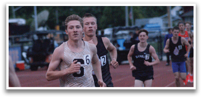 A group of men are running on a track, with one man wearing a number 66 shirt. Contenido generado con IA