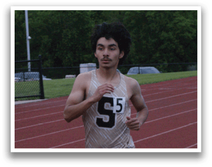A man wearing a gold and black shirt is running on a track. Contenido generado con IA