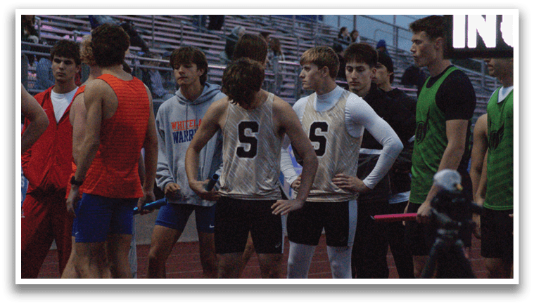 A group of young men wearing uniforms stand on a track. Contenido generado con IA