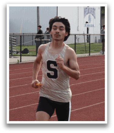 A boy is running on a track, wearing a number 5 shirt. Contenido generado con IA