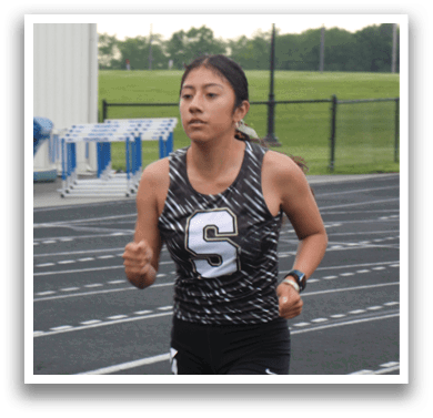 A woman running on a track with the number 5 on her shirt. Contenido generado con IA