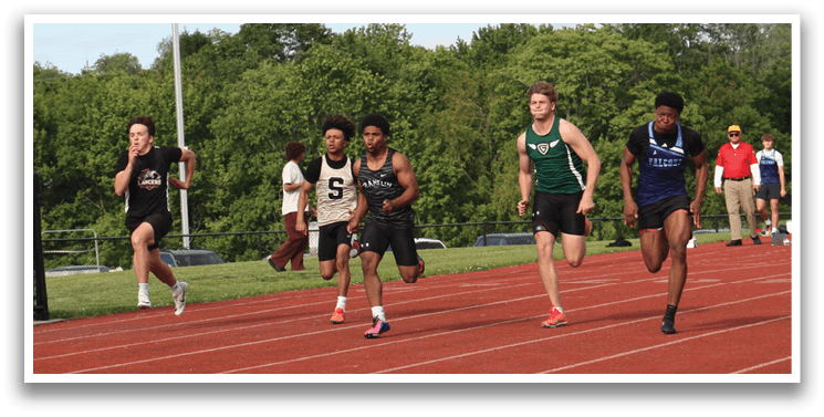A group of people are running on a track, with one man leading the pack. Contenido generado con IA