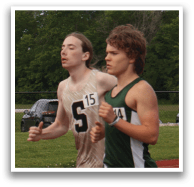 A group of people are running on a track, with one of them wearing a white tank top. Contenido generado con IA