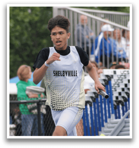 A man in a white and black shirt is running on a track. Contenido generado con IA